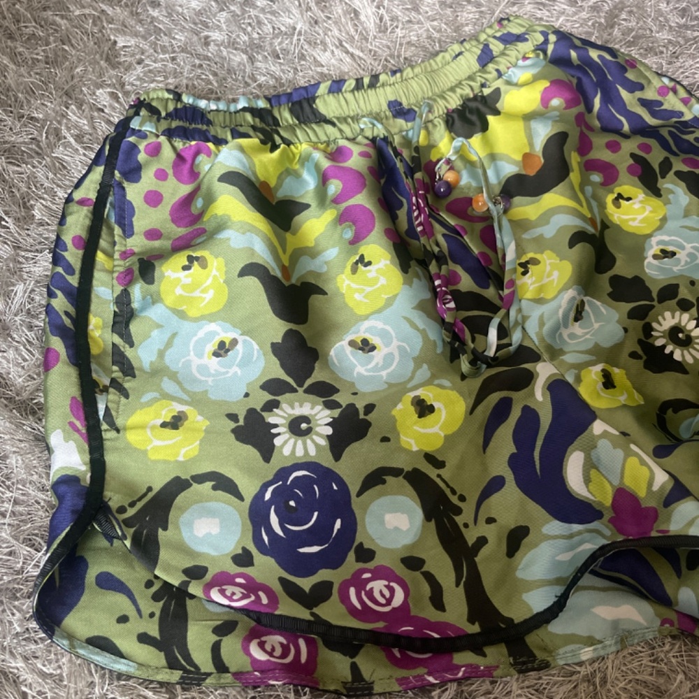 Zara Green Floral Stretch Waist with Drawstring Shorts Size Small - Picture 2 of 7